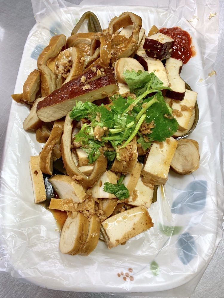 A plate of sliced braised Daxi dougan dressed with cilantro and garlic